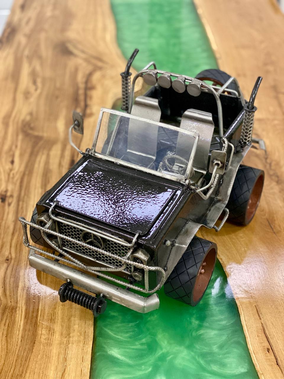 картинка Сувенирное изделие "ДЖИП"